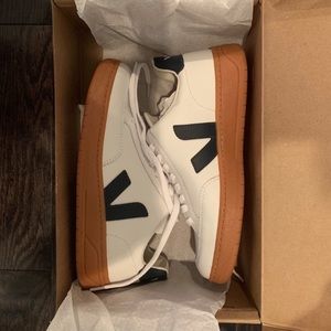 Veja V12 Sneakers, never worn!